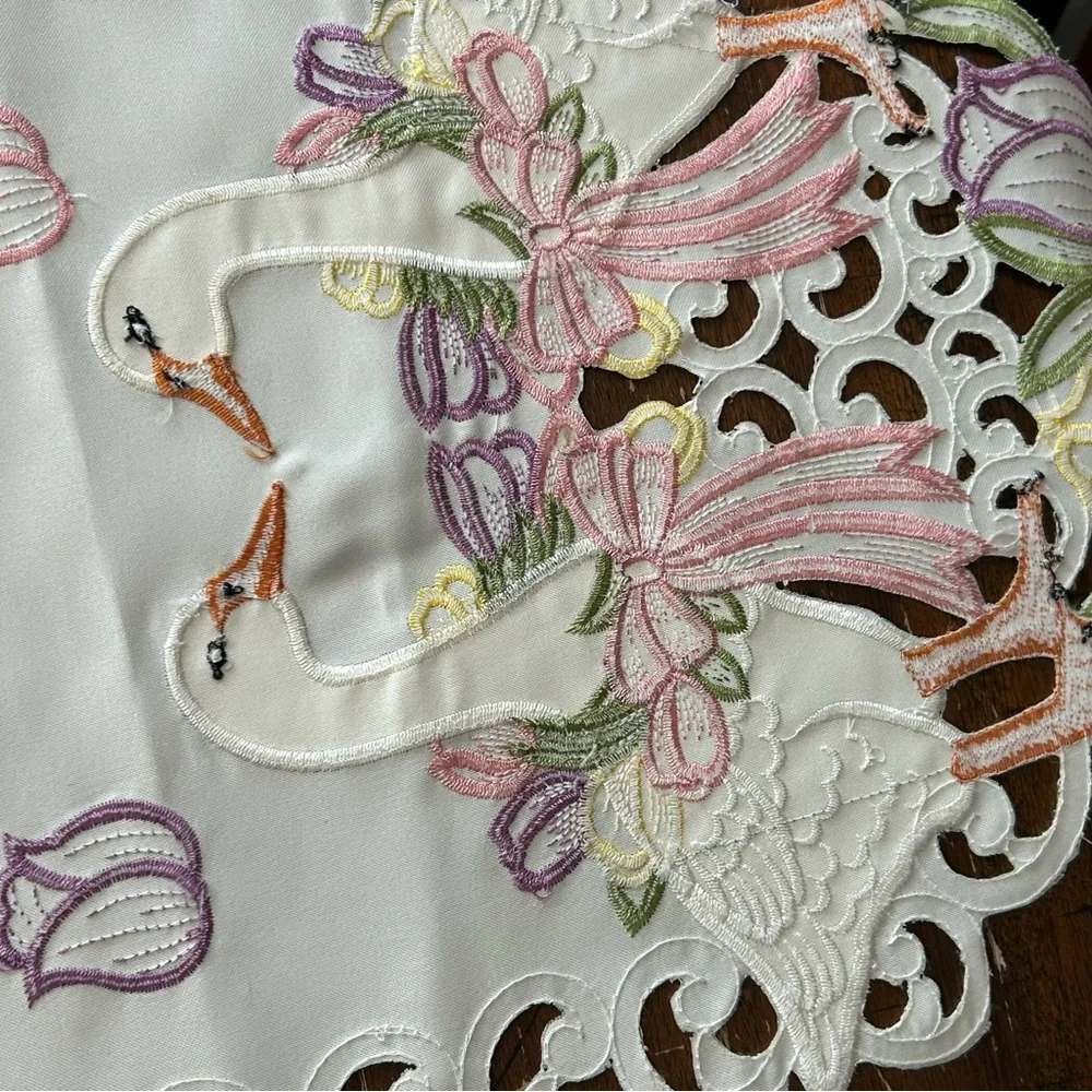 Embroidered Goose Table Runner with Floral Design‎
